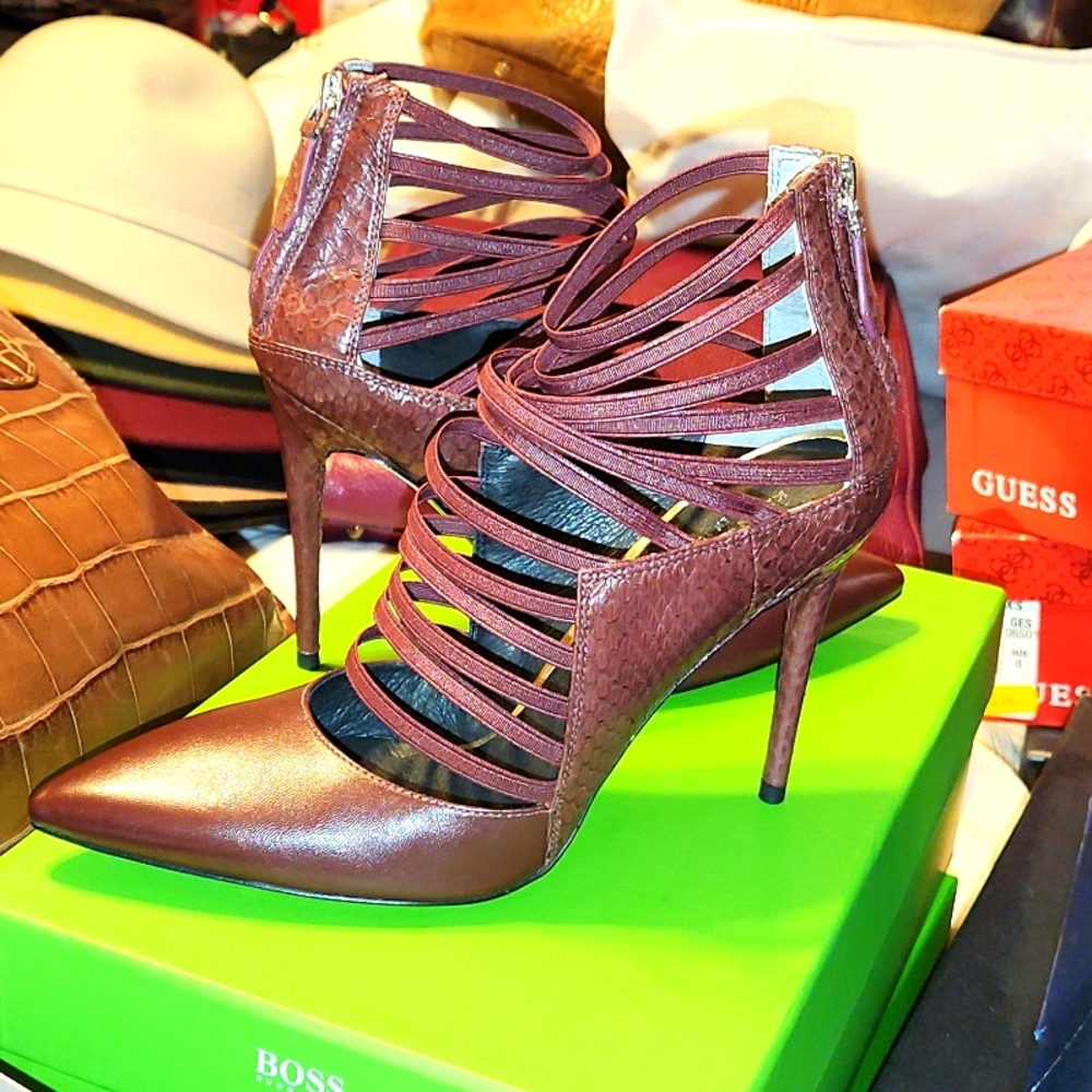 Kenneth Cole Burgundy heels 👠